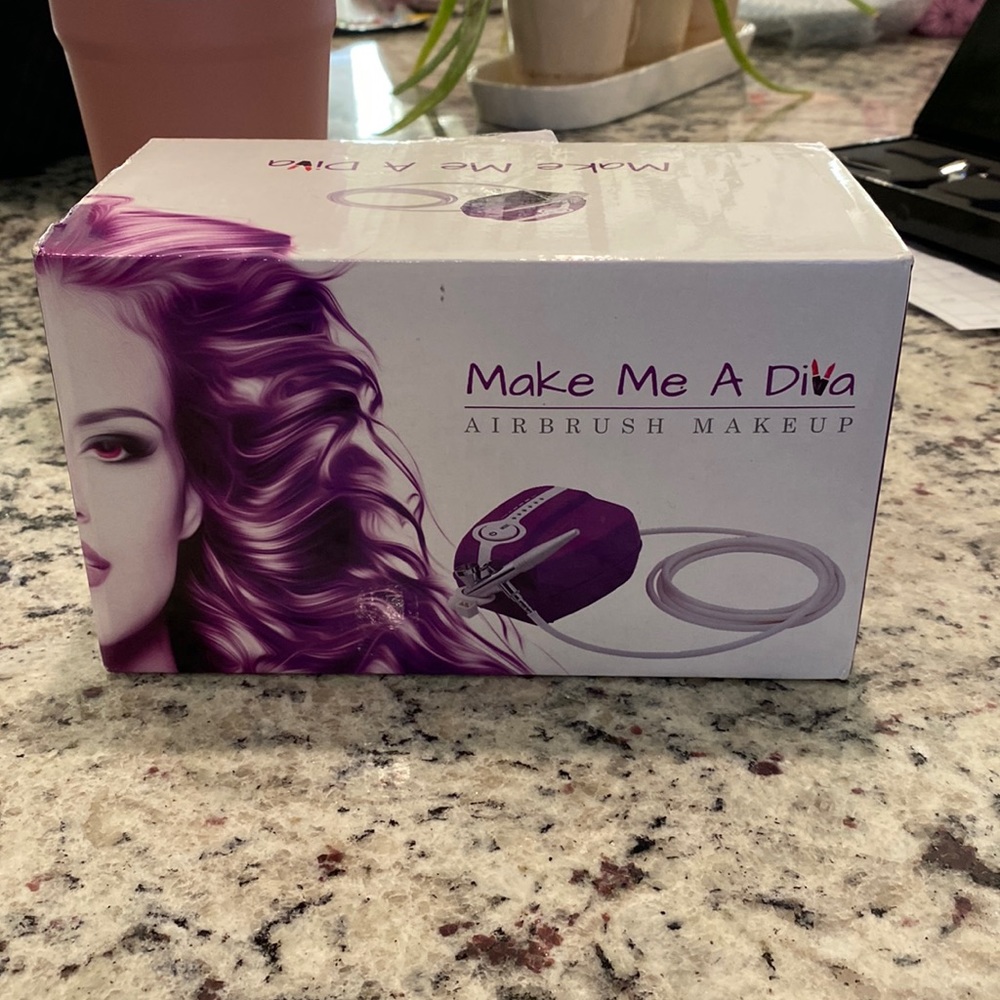 🎀 HOST PICK! 🌟 Make Me A Diva NIB airbrush makeup set